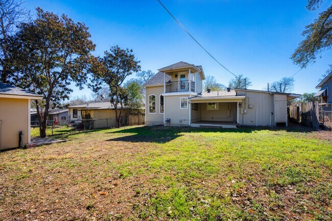Building Photo - Classic home in the heart of Terrell Heights
