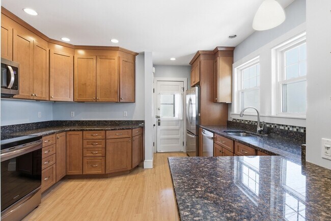 Building Photo - 7 Clyde Rd