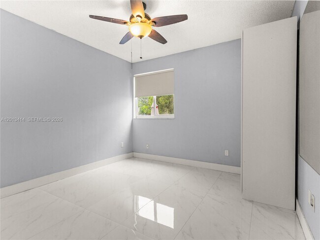 Building Photo - 9133 Fontainebleau Blvd