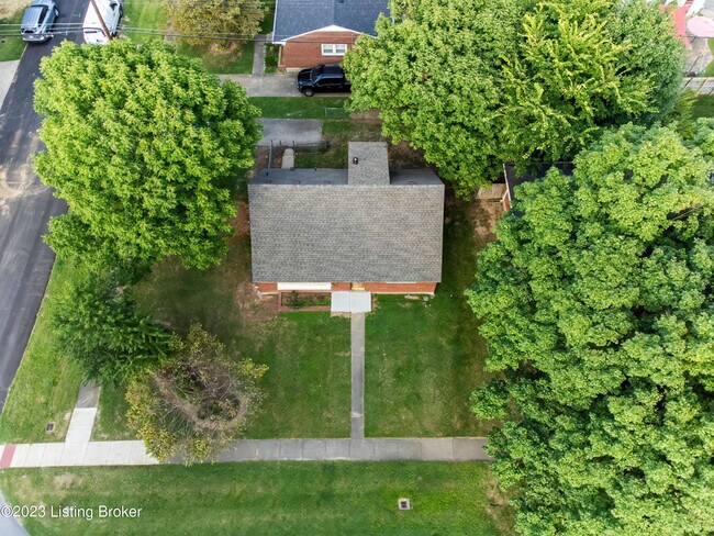 Building Photo - 3311 Dogwood Dr