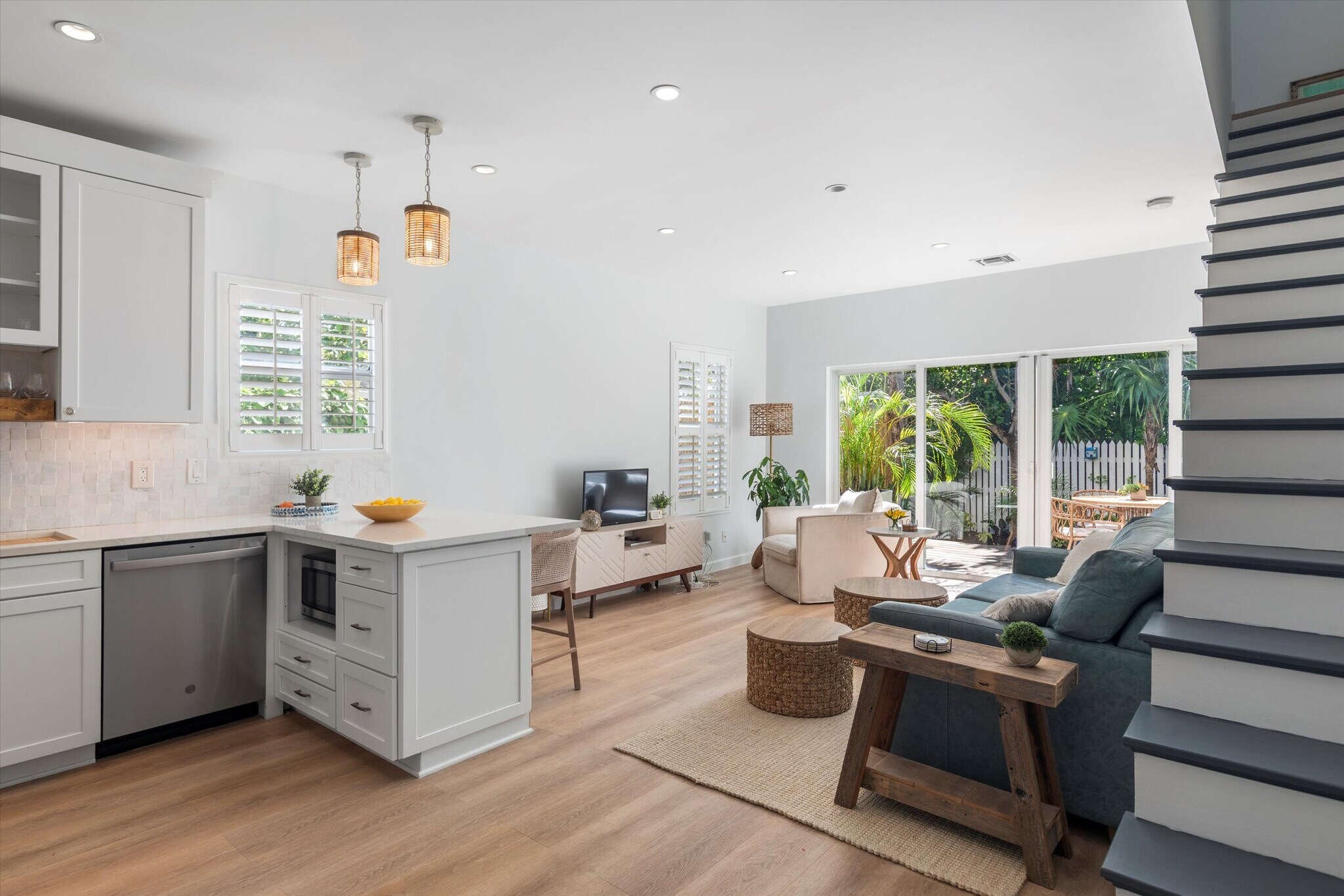 Building Photo - 634 Louisa St