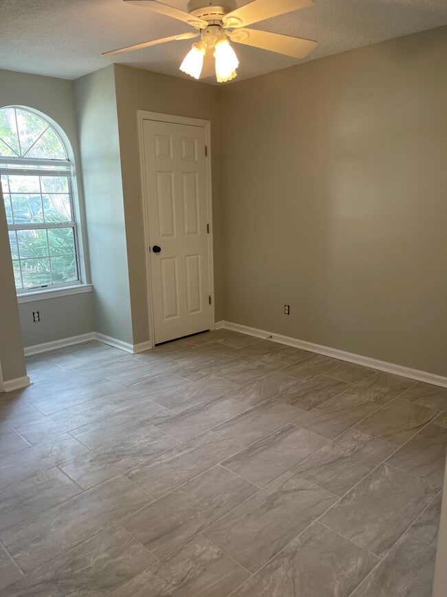Building Photo - 265 Windridge Dr