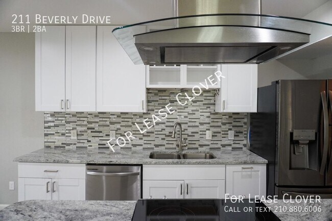 Building Photo - 211 Beverly Dr