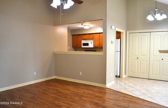 Building Photo - 319 Artisan Rd