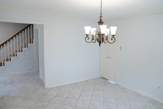 Building Photo - 16611 Brenton Oaks Dr