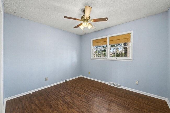 Building Photo - 108 Laurels Curve