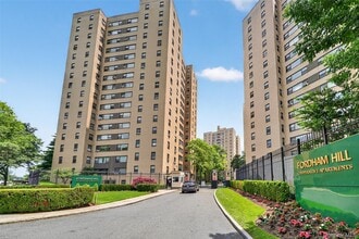 Building Photo - 6 Fordham Hill Oval