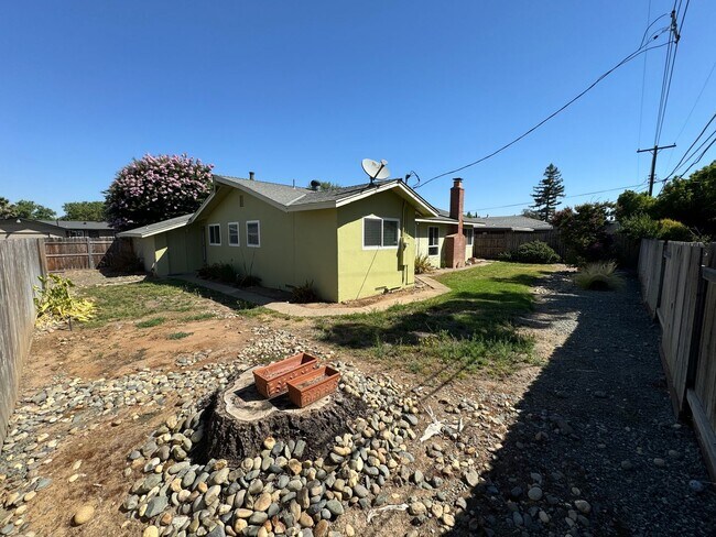 Building Photo - 3 bedroom | 2 bathroom | Citrus Heights Single Family Home