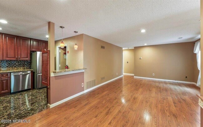 Building Photo - 19 Augusta Ct