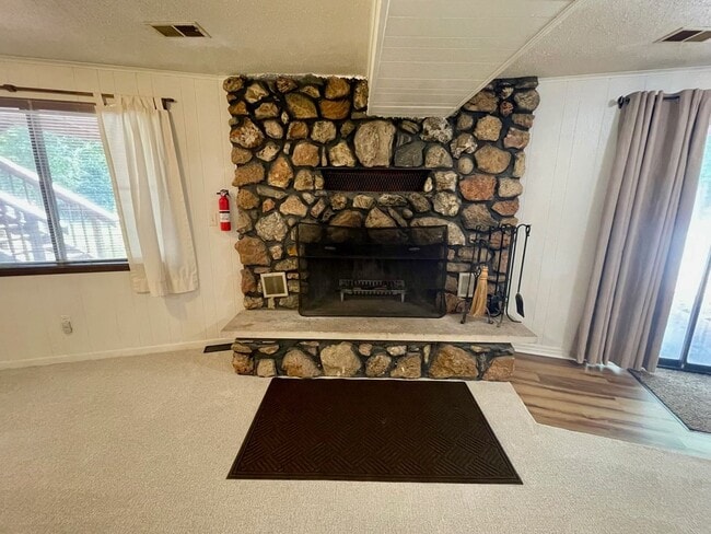 Building Photo - Unique 4 Bedroom Home on Dead-End Road w/ 6 Acres