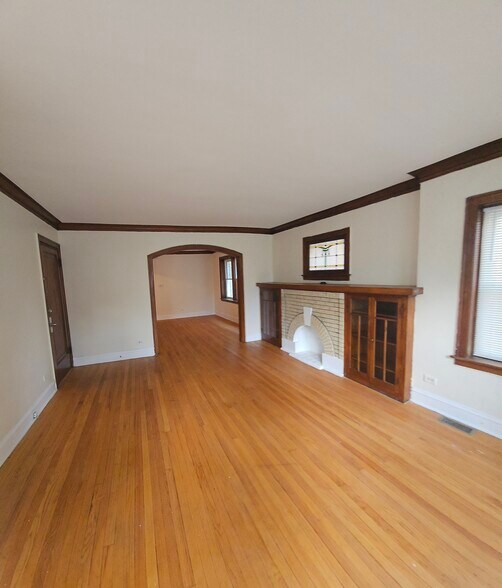 Building Photo - 5525 W Dakin St