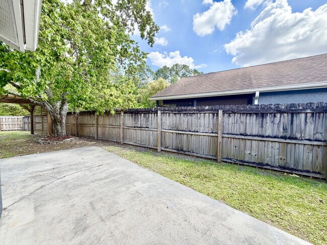 Building Photo - 10227 Comfort Cir