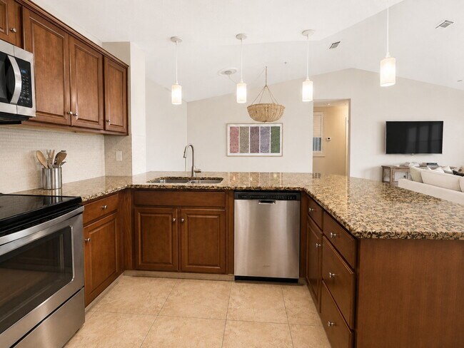 Building Photo - Furnished Condo! Gorgeous! Near beaches and shopping!