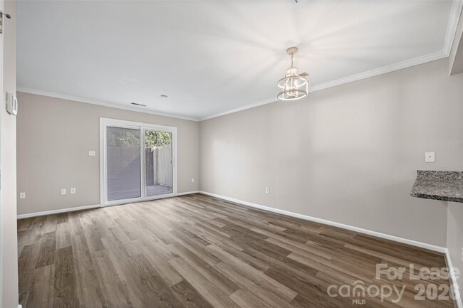 Building Photo - 704 Heritage Pkwy