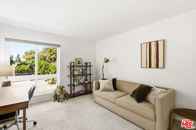 Building Photo - 5625 Green Valley Cir