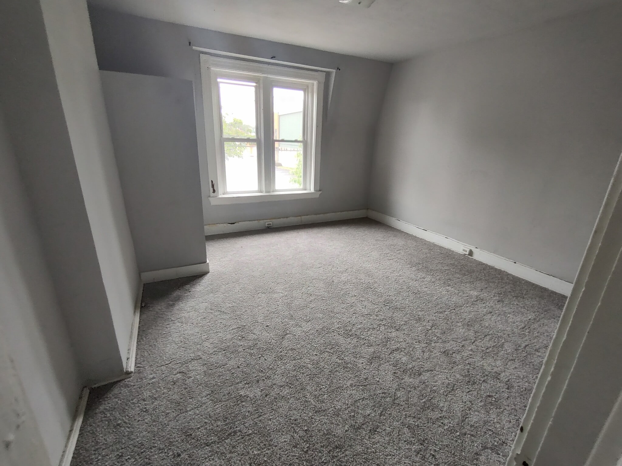 Bedroom 15 x 15 - 208 E 9th St