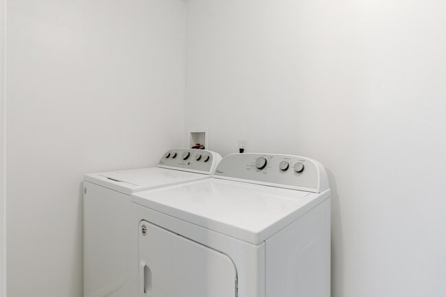 Laundry Hook-ups - 5 W Gantt Cir