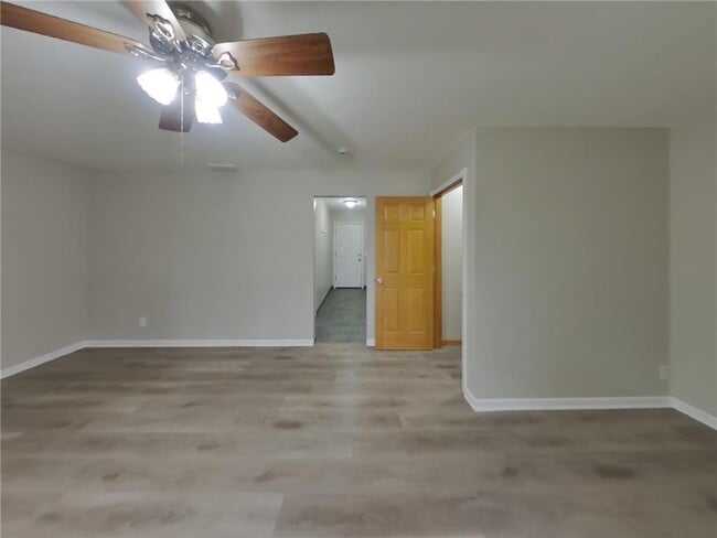 Building Photo - 2661 Oak Ridge Dr