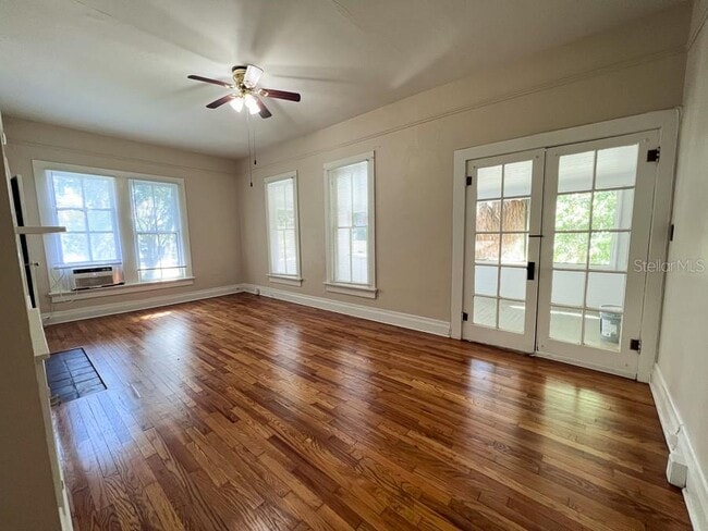 Building Photo - 318 NE 2nd Ave