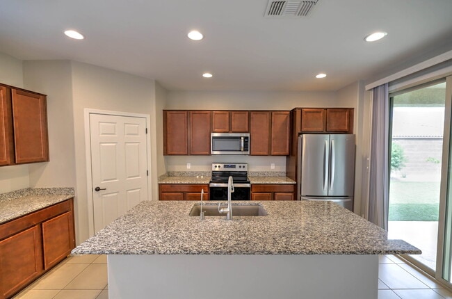 Building Photo - 4 Bedroom with new carpet and new interior paint in Saguaro Trails!