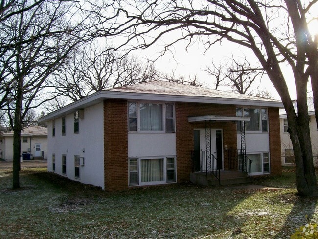 Building Photo - 2828 Verndale Ave