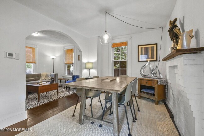 Building Photo - 610 1st Ave