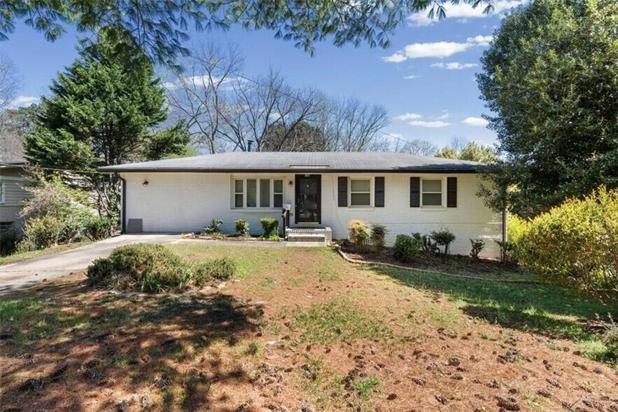 Building Photo - 2815 Carolyn Dr