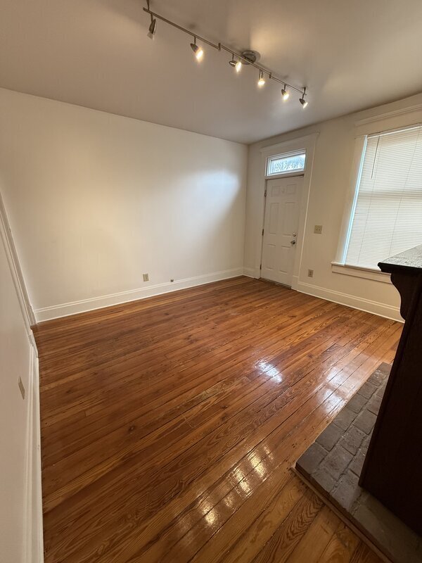 Building Photo - 458 E Sycamore St