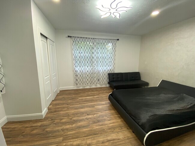 Building Photo - 26 Seneca Rd