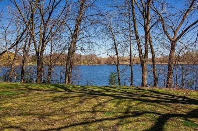 Primary Photo - 105 Shore Dr