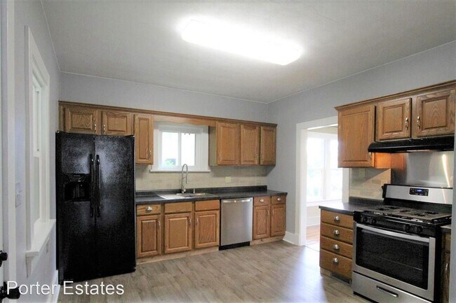 Building Photo - 3 br, 1 bath House - 615 N. First St.