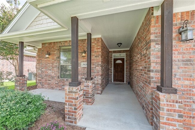 Building Photo - 2403 Norham Dr