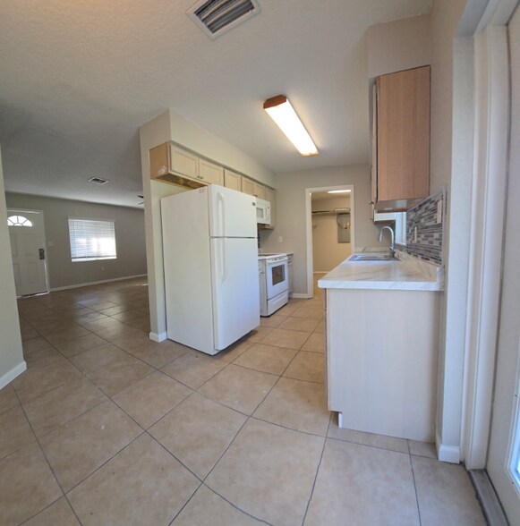 Building Photo - 33918 Grant Ave