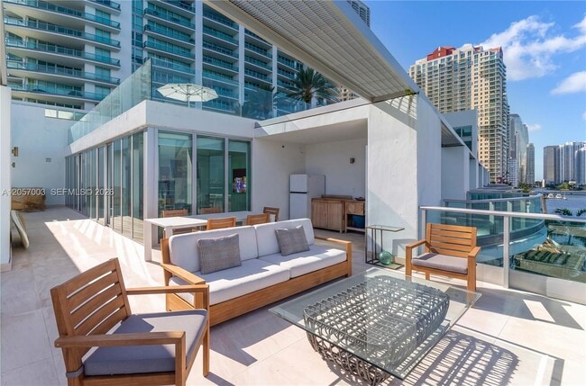 Building Photo - 1331 Brickell Bay Dr