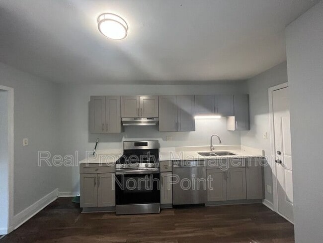 Building Photo - 466 Birney St NE