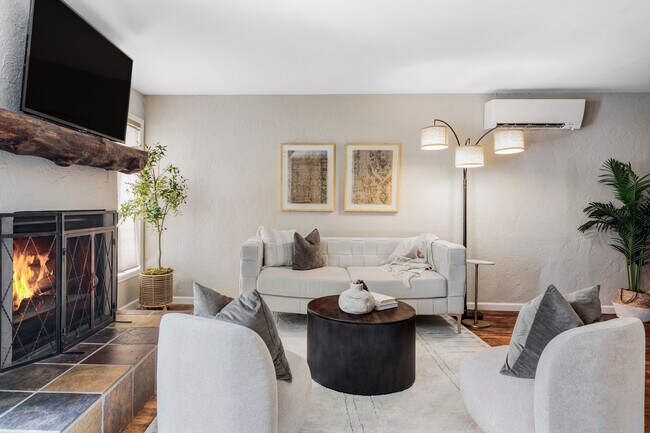 Building Photo - 377 Pearl St