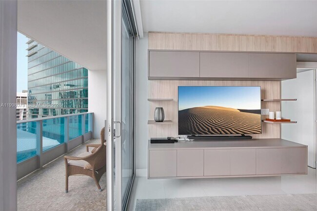 Building Photo - 200 Biscayne Blvd Way