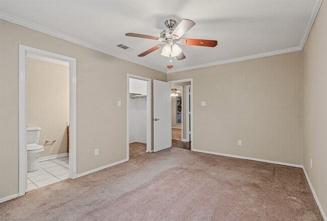 Building Photo - 214 Mapleridge Dr