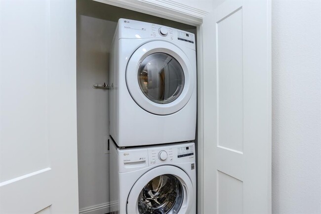 Building Photo - 3125 Wroxton Rd