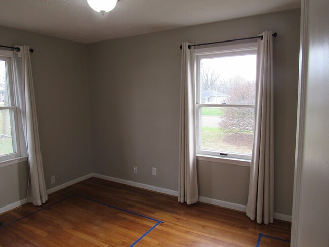 Building Photo - 5022 N Belmont Pl