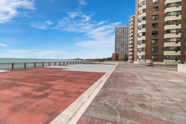 Building Photo - 7337 S South Shore Dr