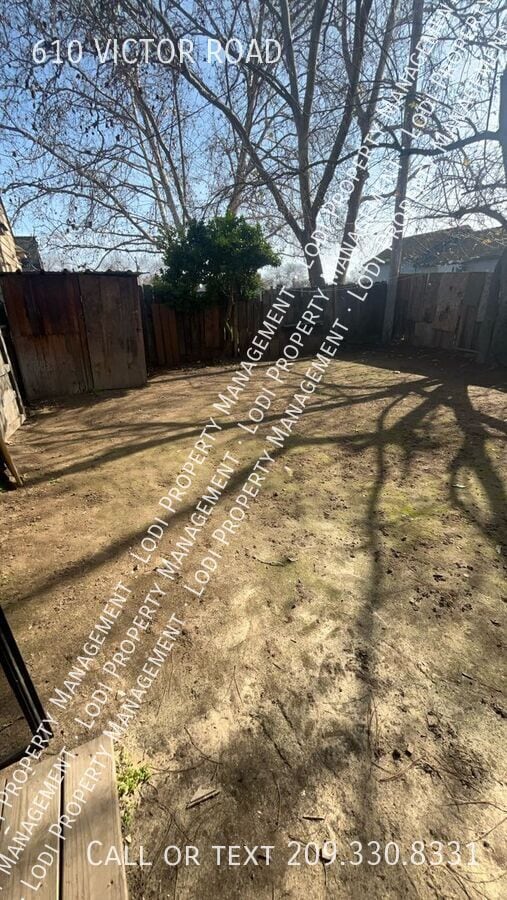 Building Photo - 610 E Victor Rd