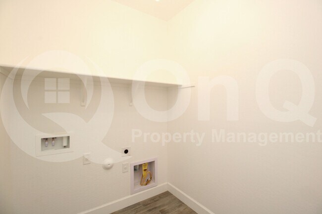 Building Photo - 8221 E Jerome Ave