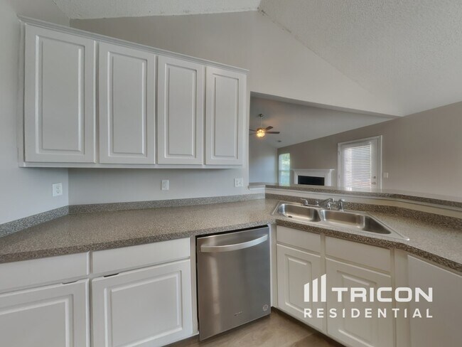 Building Photo - 5419 Village Ridge