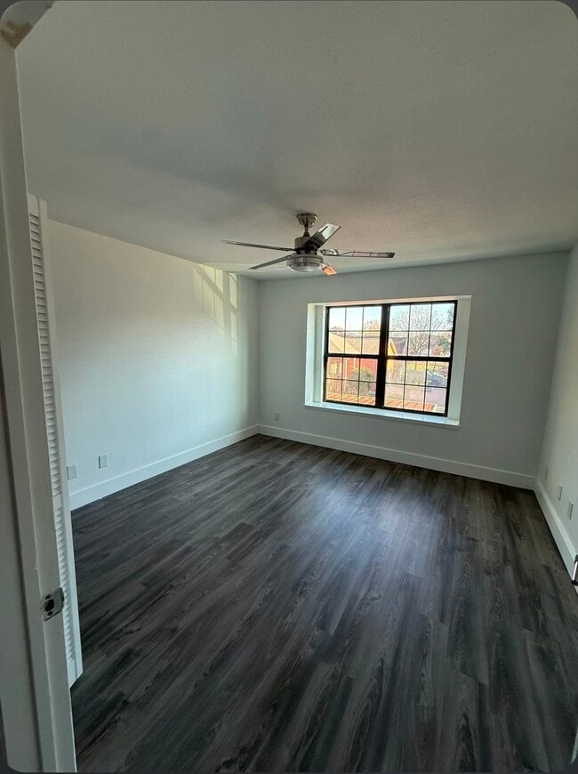 Building Photo - 4444 Victory Dr