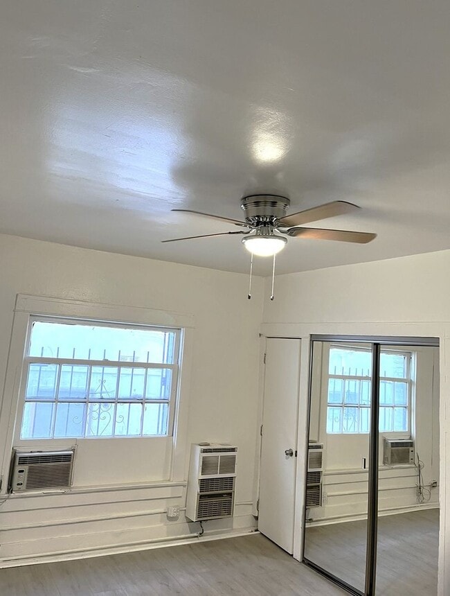 Interior Photo - 1984 Park Grove Ave