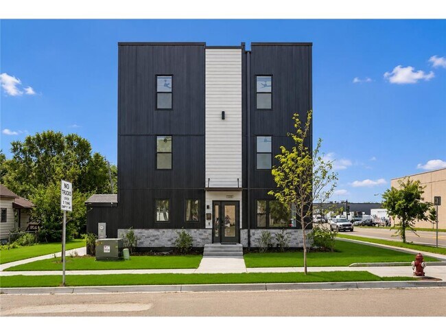 Building Photo - 1117 26th Ave SE