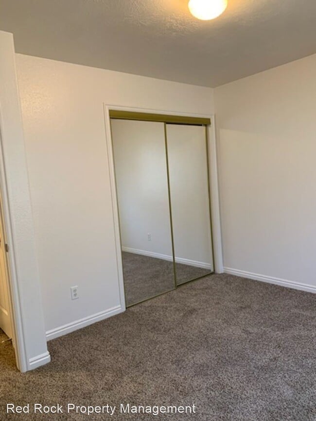 Building Photo - 3 br, 2.5 bath House - 790 N 2720 E Street #6