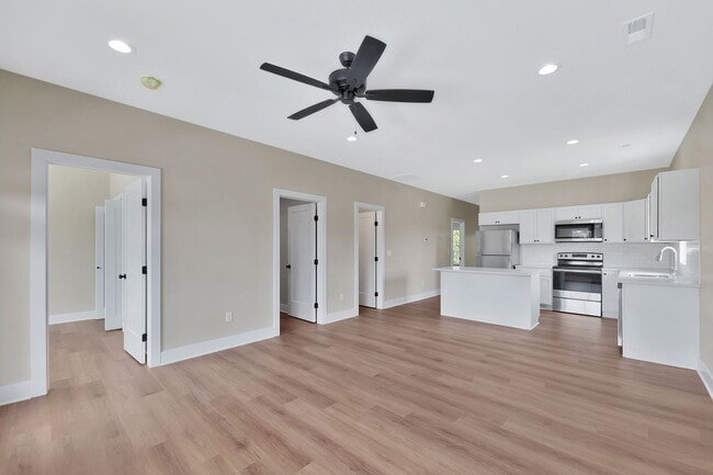 Building Photo - 333 Turnpike Rd