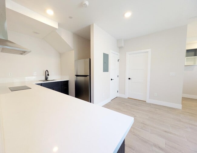 Building Photo - 3570-3574 45th St - 3574 #2